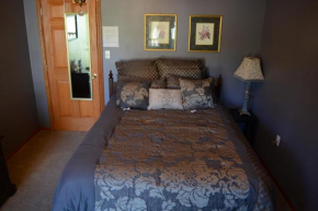 A Hyde Away Inn B&B  Ток